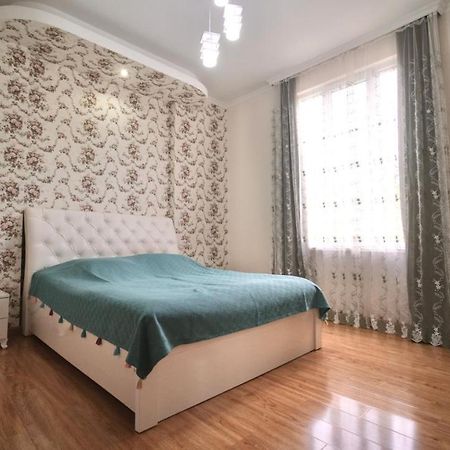 Guesthouse - Family Hotel Bagdati Ngoại thất bức ảnh