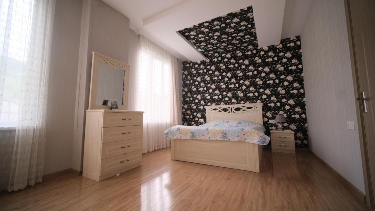 Guesthouse - Family Hotel Bagdati Ngoại thất bức ảnh
