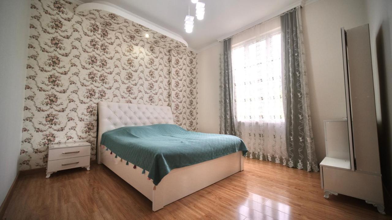 Guesthouse - Family Hotel Bagdati Ngoại thất bức ảnh