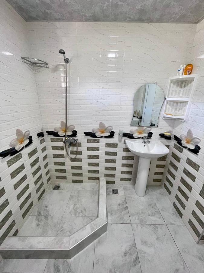 Guesthouse - Family Hotel Bagdati Ngoại thất bức ảnh